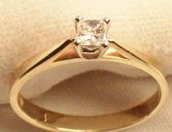 Estate NATURAL PRINCESS CUT .25 CT DIAMOND RING Solitaire 10 Kt Yel Gold 7.25