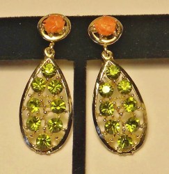 Fun Vintage 60's Funky Tear drop Dangle Earrings with Avacado round cut stones- chunky coral tops Goldtone