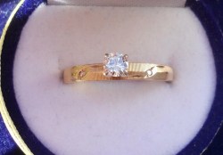 Vintage Estate Round .20 Ct. Natural White Solitaire DIAMOND Ring VS / HI ---14 Kt Yellow Gold Size 7