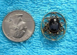 Vintage USA WELLS Sterling Silver Gold wash PIN- Cabochon Onyx Sawtooth setting Filigree Brooch --possible hat band pin