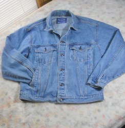 VINTAGE 90's Hard Rock Cafe Blue Denim Jean Jacket from Whistler, BC, Canada Trucker Rodeo MENS L