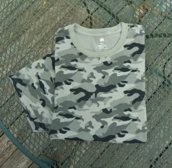 Vintage Hanes Short Sleeve Camouflage T-Shirt 100% Cotton Women XL--45" Chest