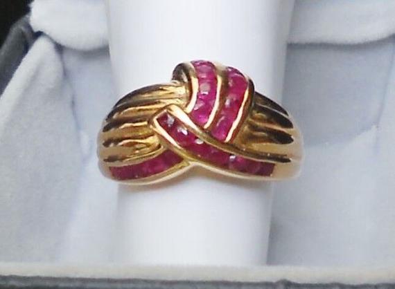 ESTATE .50 TCW NATURAL RUBY CROSSOVER RING, CHANNEL SET 14 kt Gold 3.8 grams